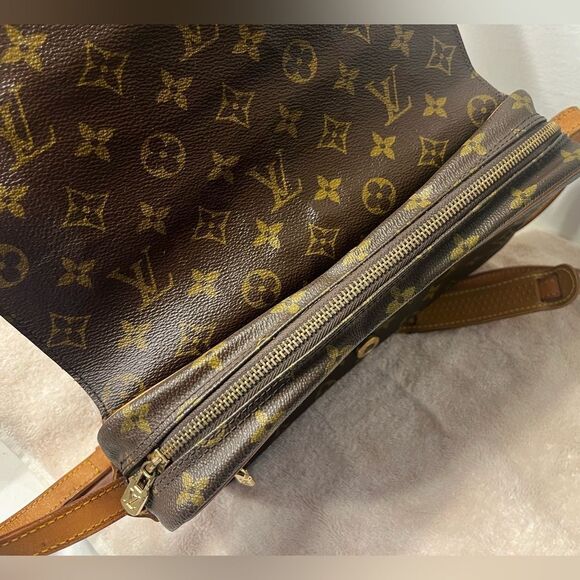 Louis Vuitton Saint Germain 24 monogram - Picture 12 of 17